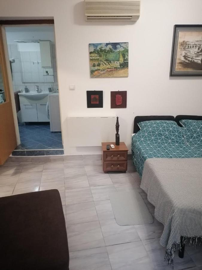 Bohemian Rhapsody Apartment โรวีน ภายนอก รูปภาพ