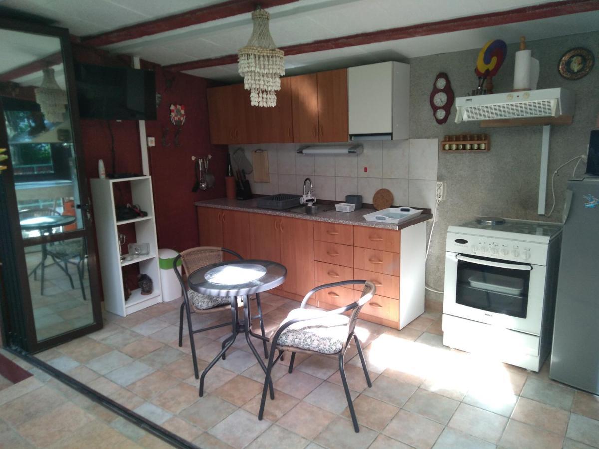 Bohemian Rhapsody Apartment โรวีน ภายนอก รูปภาพ
