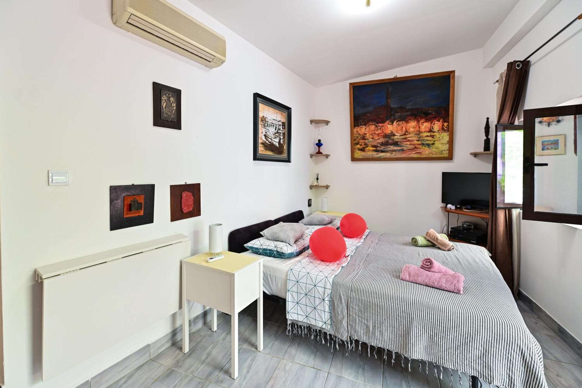 Bohemian Rhapsody Apartment โรวีน ภายนอก รูปภาพ